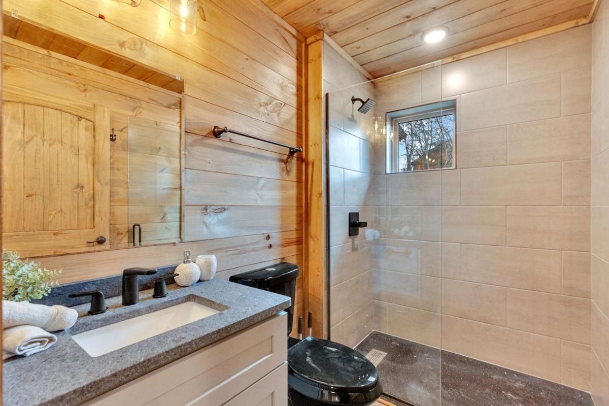 Honeybear Hideaways - Luxury And Spacious In Smoky Mountain With Indoor Pool, Hot Tub And Game