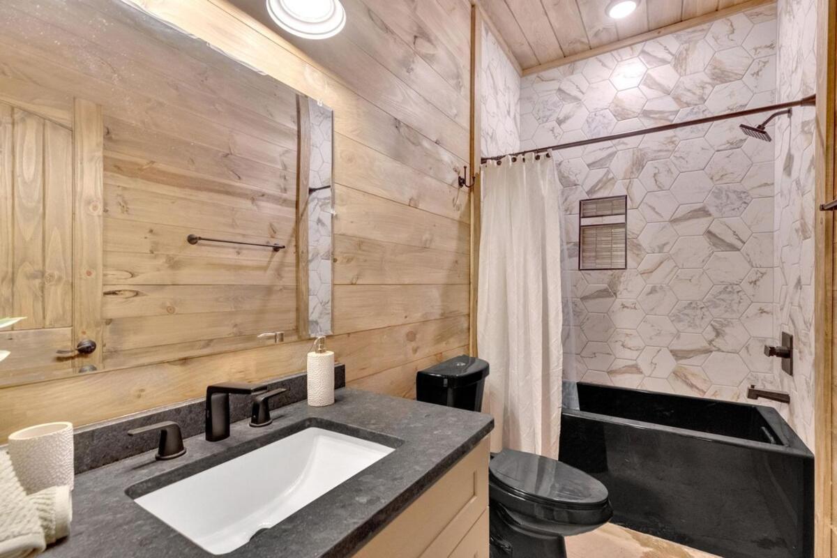 Holiday home Honeybear Hideaways - Luxury And Spacious In Smoky Mountain With Indoor Pool, Hot Tub And Game
