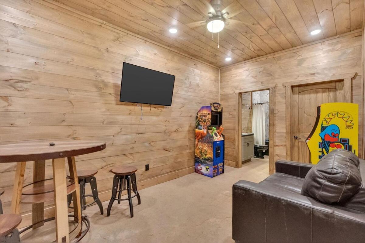 Honeybear Hideaways - Luxury And Spacious In Smoky Mountain With Indoor Pool, Hot Tub And Game Holiday home *