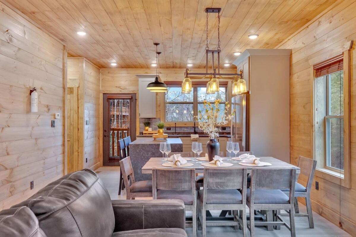 Honeybear Hideaways - Luxury And Spacious In Smoky Mountain With Indoor Pool, Hot Tub And Game Holiday home Pigeon Forge