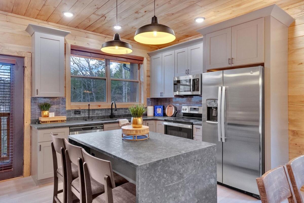 Honeybear Hideaways - Luxury And Spacious In Smoky Mountain With Indoor Pool, Hot Tub And Game * Pigeon Forge