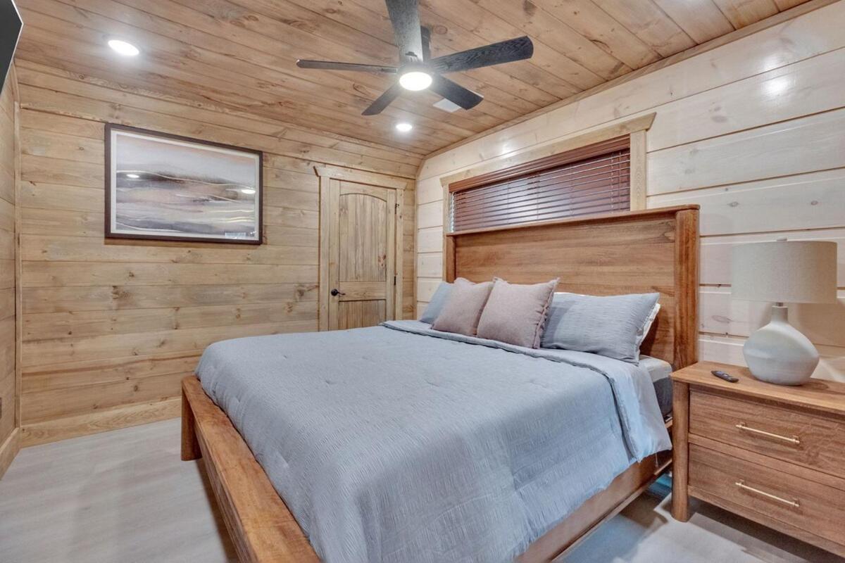 Honeybear Hideaways - Luxury And Spacious In Smoky Mountain With Indoor Pool, Hot Tub And Game