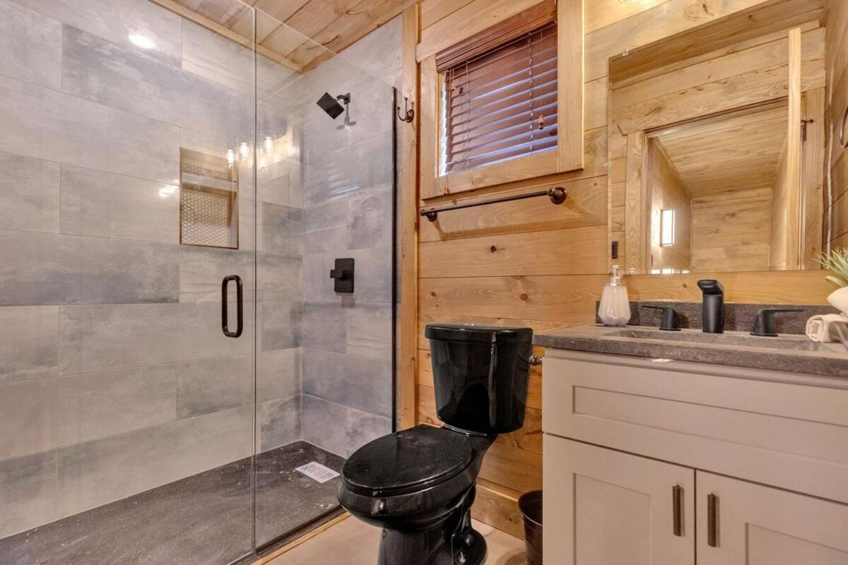 Holiday home Honeybear Hideaways - Luxury And Spacious In Smoky Mountain With Indoor Pool, Hot Tub And Game