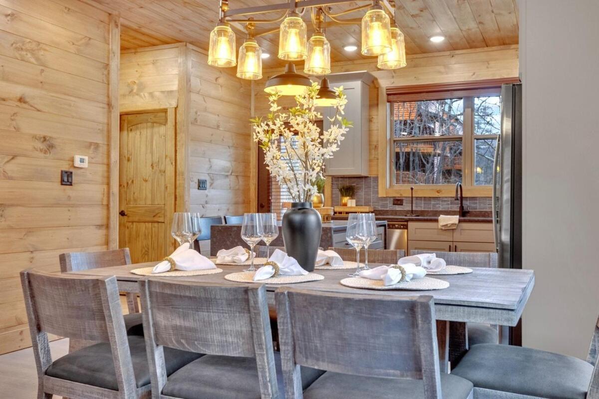 Honeybear Hideaways - Luxury And Spacious In Smoky Mountain With Indoor Pool, Hot Tub And Game Holiday home *
