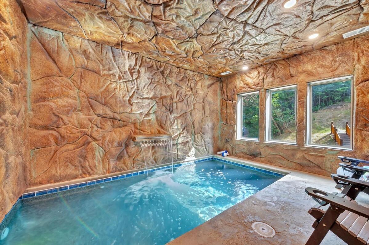 Honeybear Hideaways - Luxury And Spacious In Smoky Mountain With Indoor Pool, Hot Tub And Game *