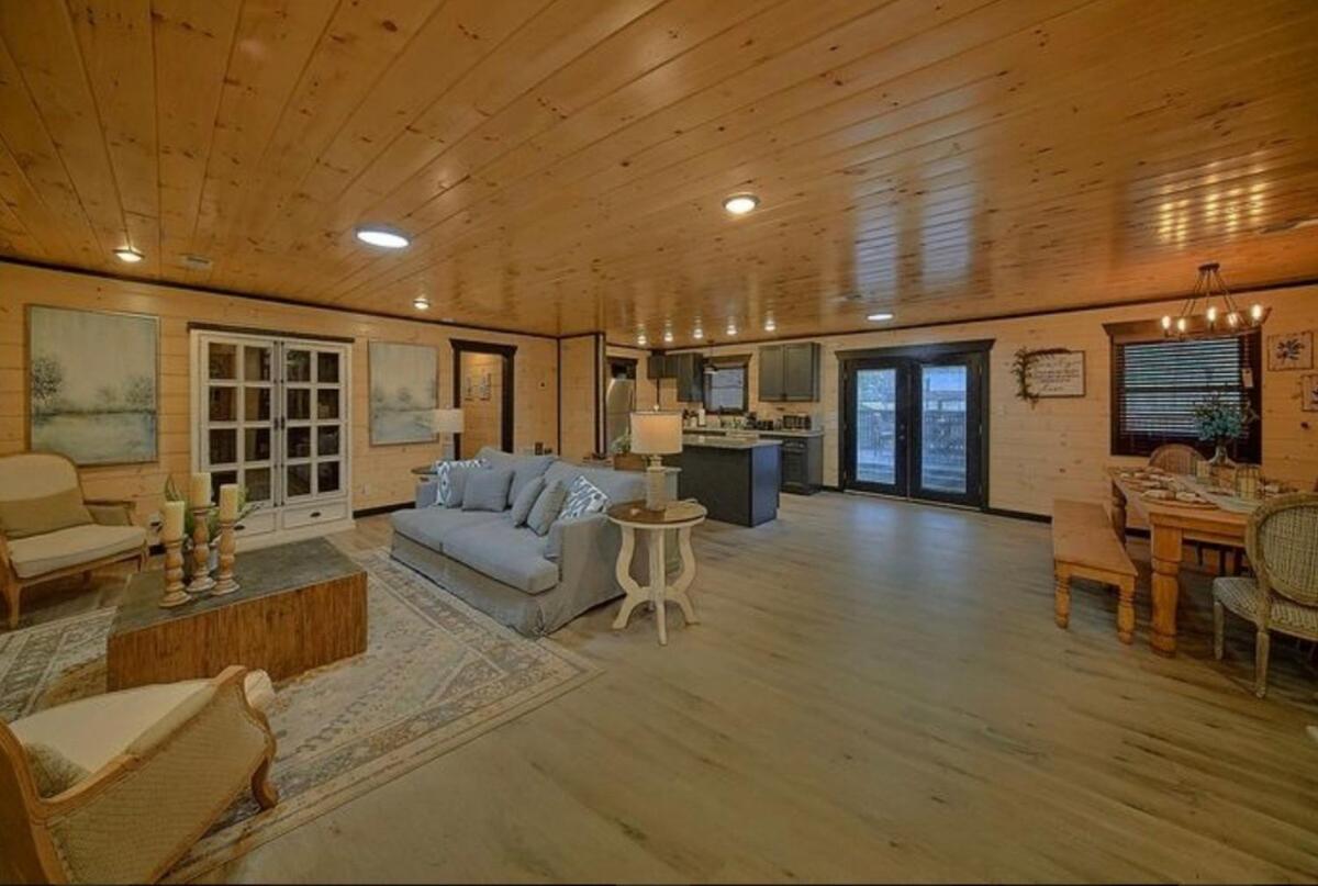 Holiday home Honeybear Hideaways - Spacious Family-friendly With Hot Tub, Game And Fire Pit