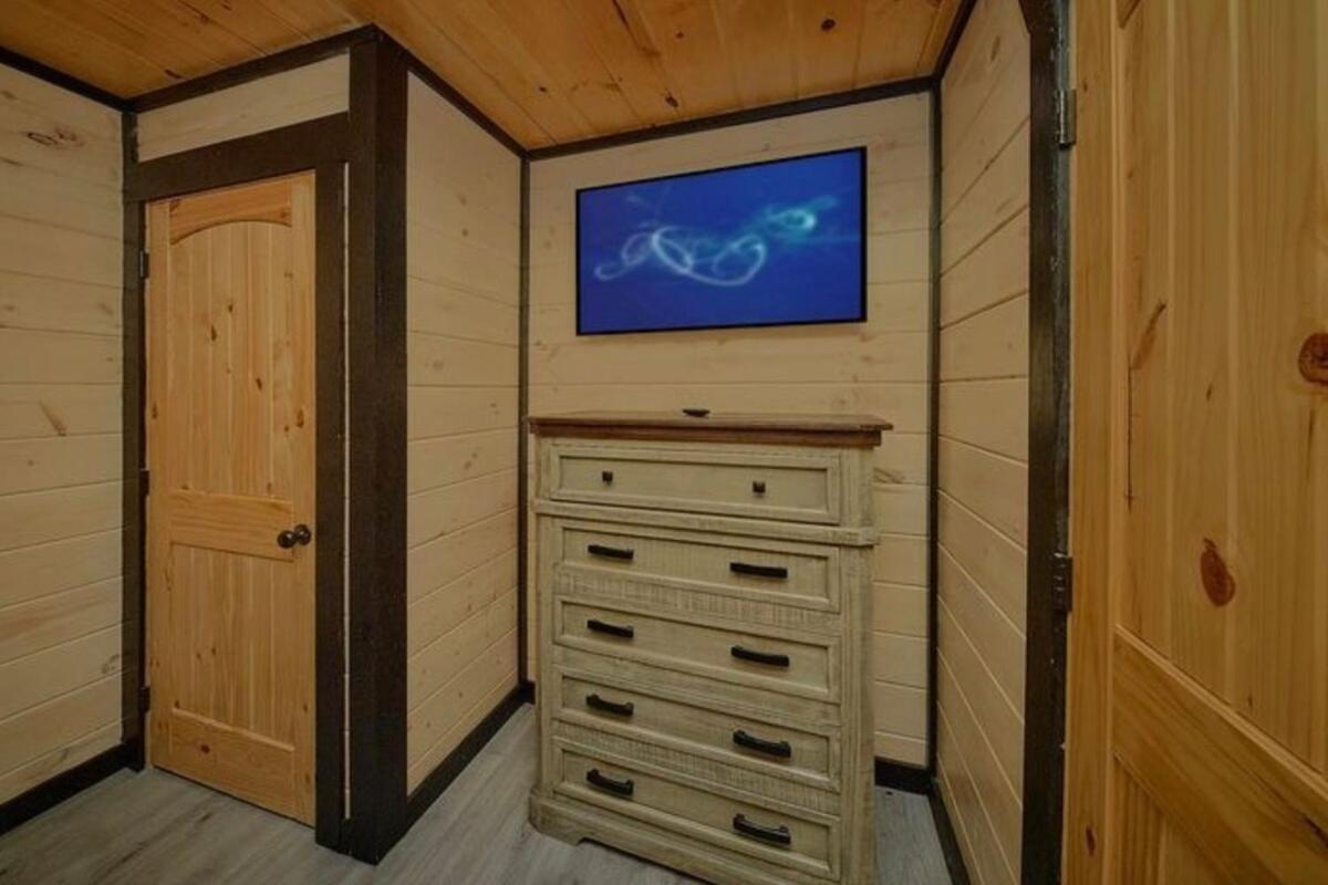 Honeybear Hideaways - Spacious Family-friendly With Hot Tub, Game And Fire Pit * Pigeon Forge