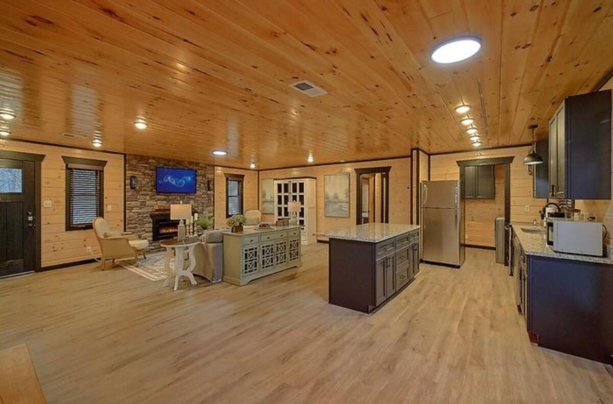 Honeybear Hideaways - Spacious Family-friendly With Hot Tub, Game And Fire Pit *