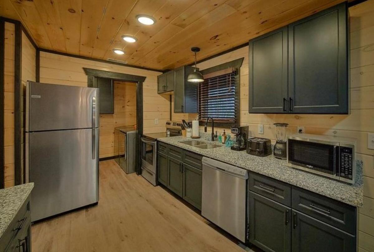 Honeybear Hideaways - Spacious Family-friendly With Hot Tub, Game And Fire Pit * Pigeon Forge