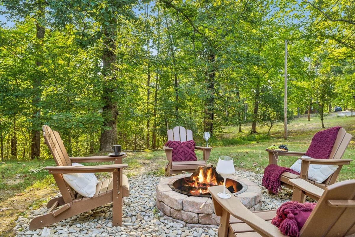 Honeybear Hideaways - Spacious Family-friendly With Hot Tub, Game And Fire Pit Holiday home Pigeon Forge