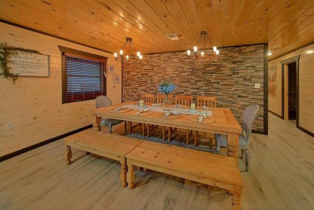 Honeybear Hideaways - Spacious Family-friendly With Hot Tub, Game And Fire Pit
