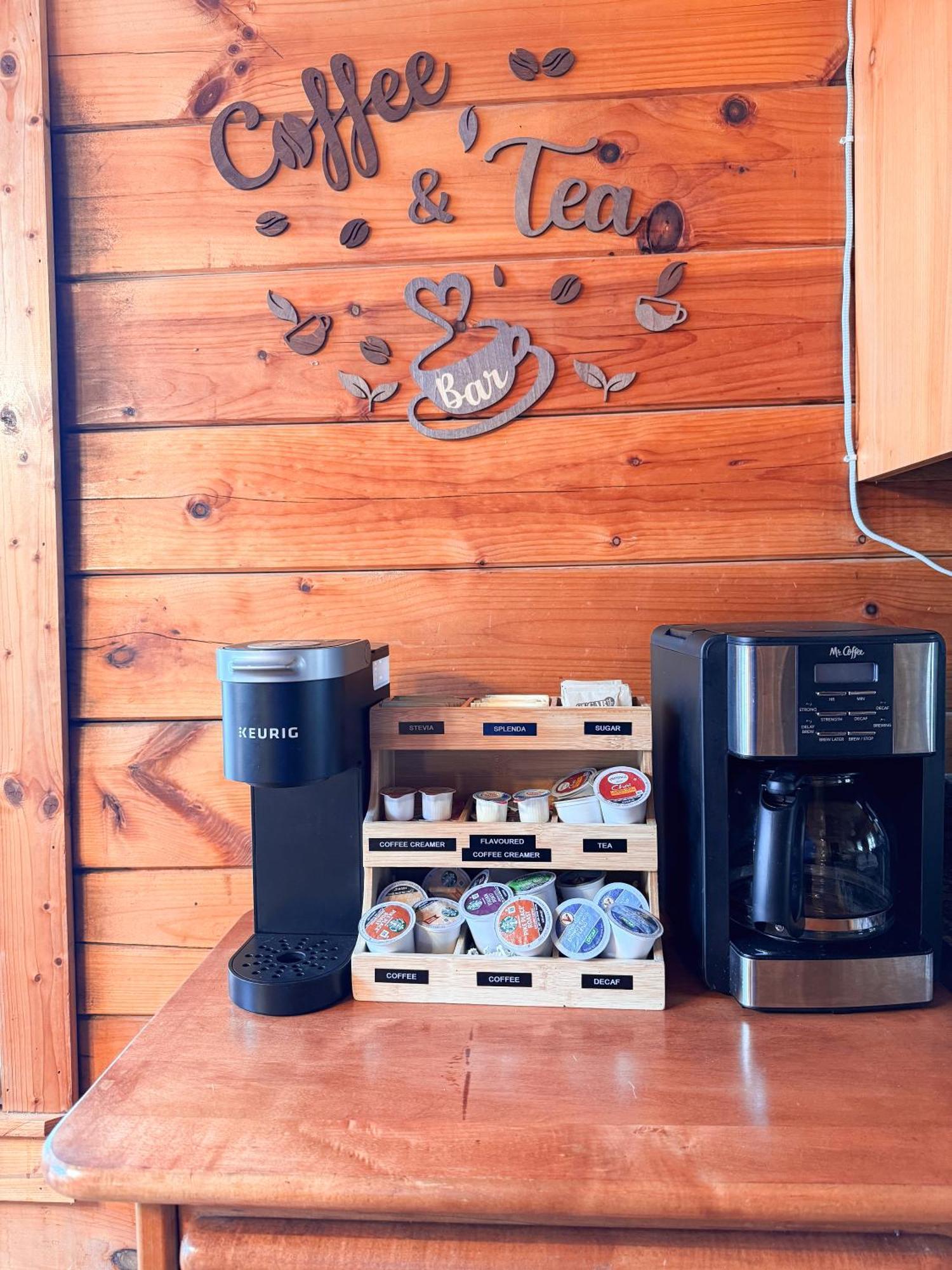 Cabin For Groups Getaway! Top Location, Grill, Wifi & Workstation, Hot Tub & Game Room Pigeon Forge