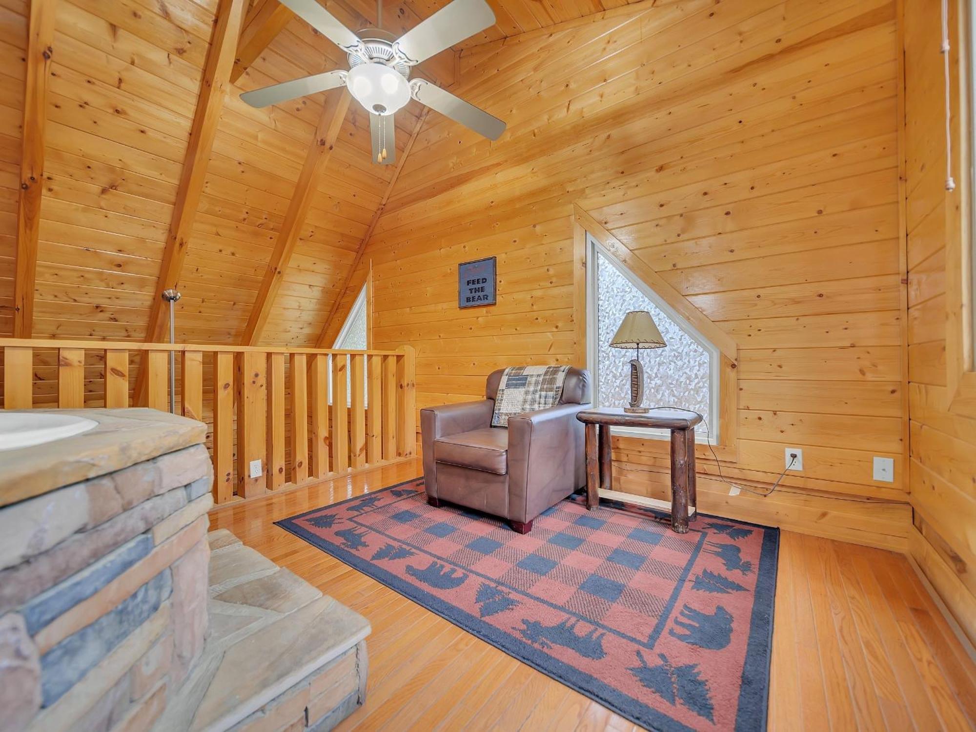Ern832 - Lakeside Hideaway - Great Location! Close To The Action! Holiday home *