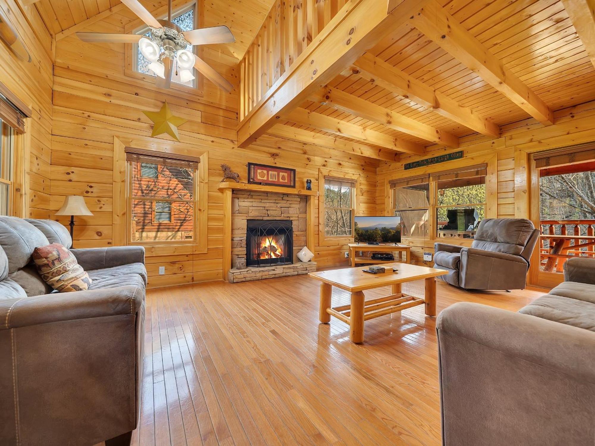 Ern832 - Lakeside Hideaway - Great Location! Close To The Action! Pigeon Forge