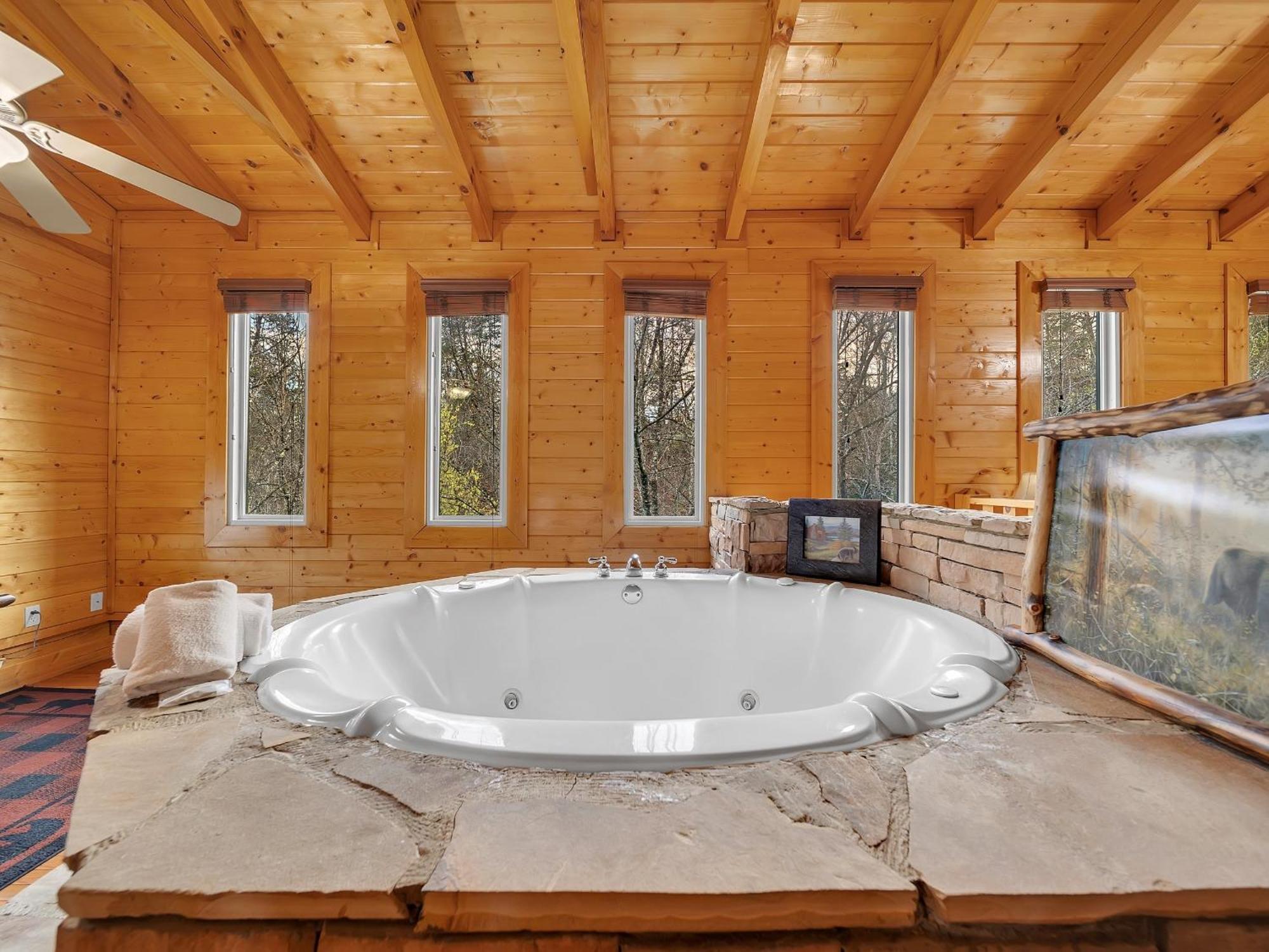 Ern832 - Lakeside Hideaway - Great Location! Close To The Action! * Pigeon Forge