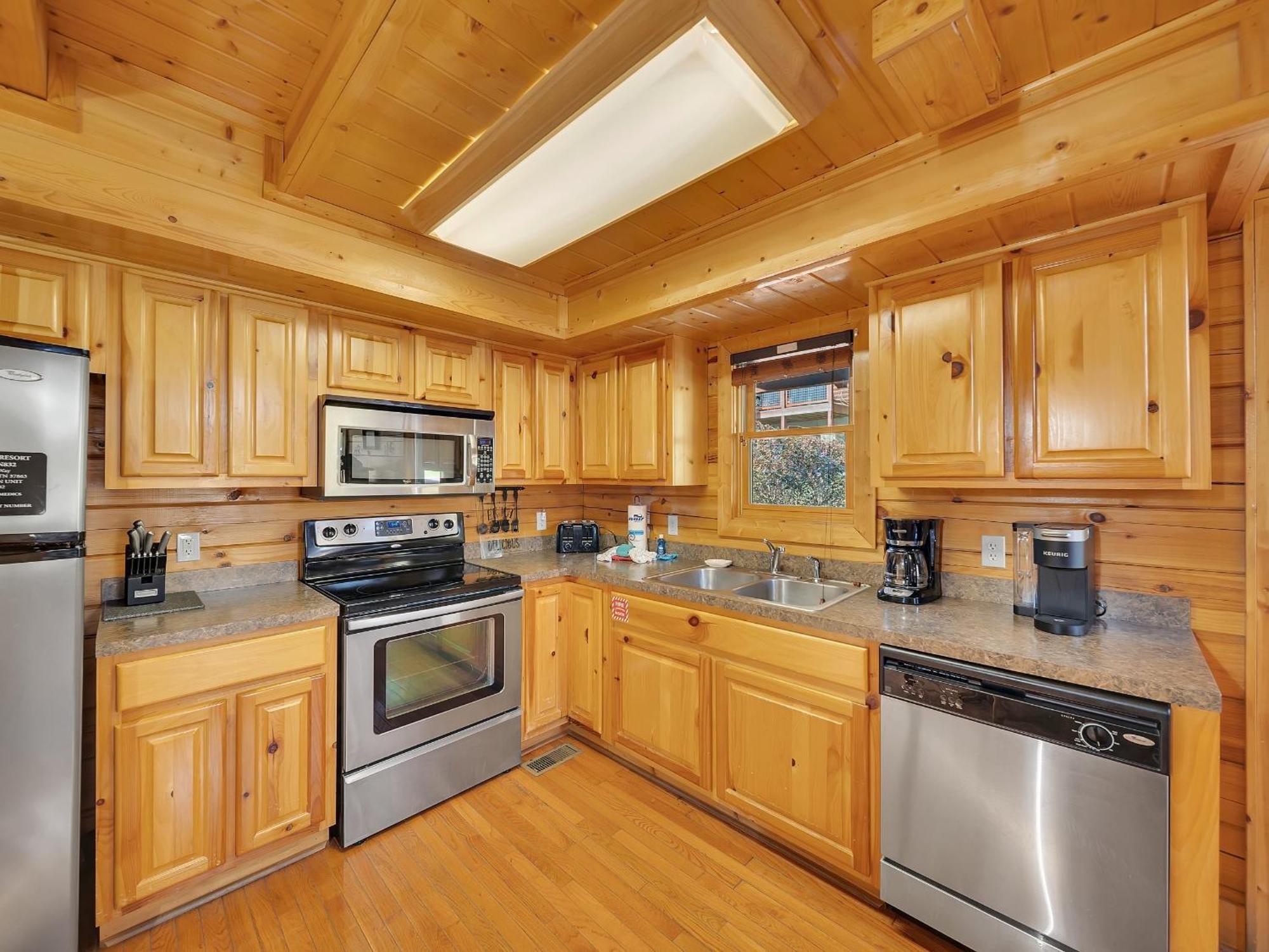 Ern832 - Lakeside Hideaway - Great Location! Close To The Action! * Pigeon Forge