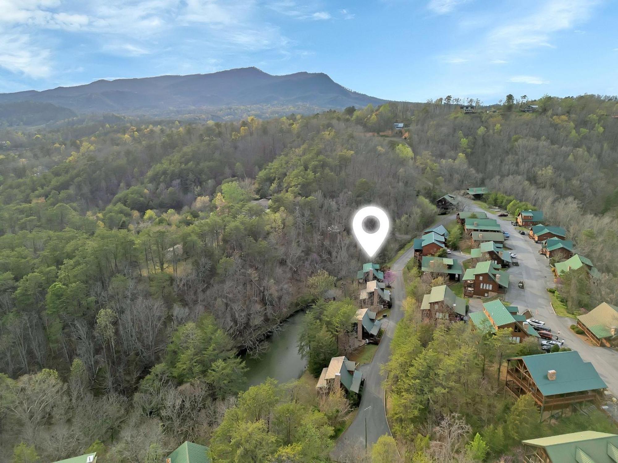 Ern832 - Lakeside Hideaway - Great Location! Close To The Action!
