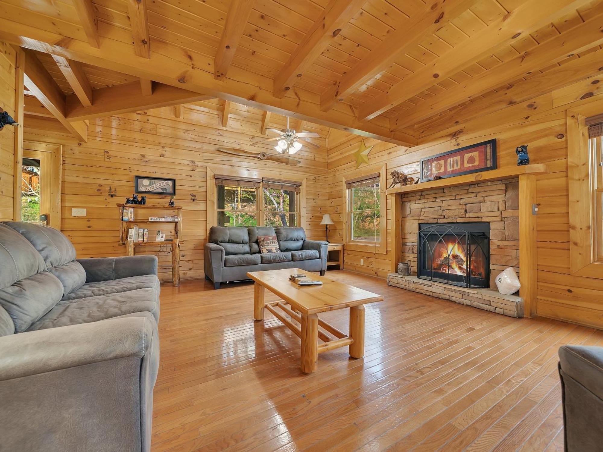 Ern832 - Lakeside Hideaway - Great Location! Close To The Action! Holiday home *