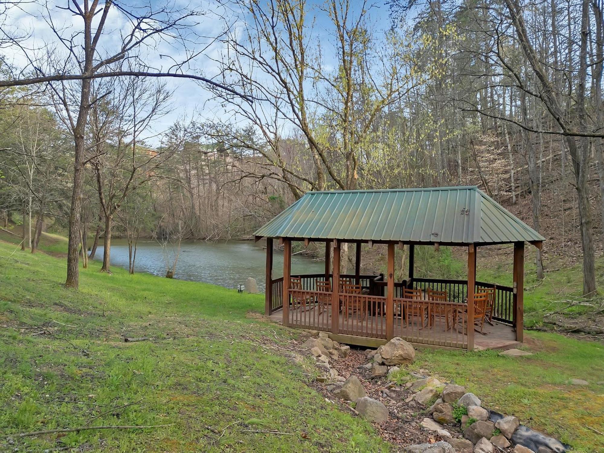 Holiday home Ern832 - Lakeside Hideaway - Great Location! Close To The Action! *