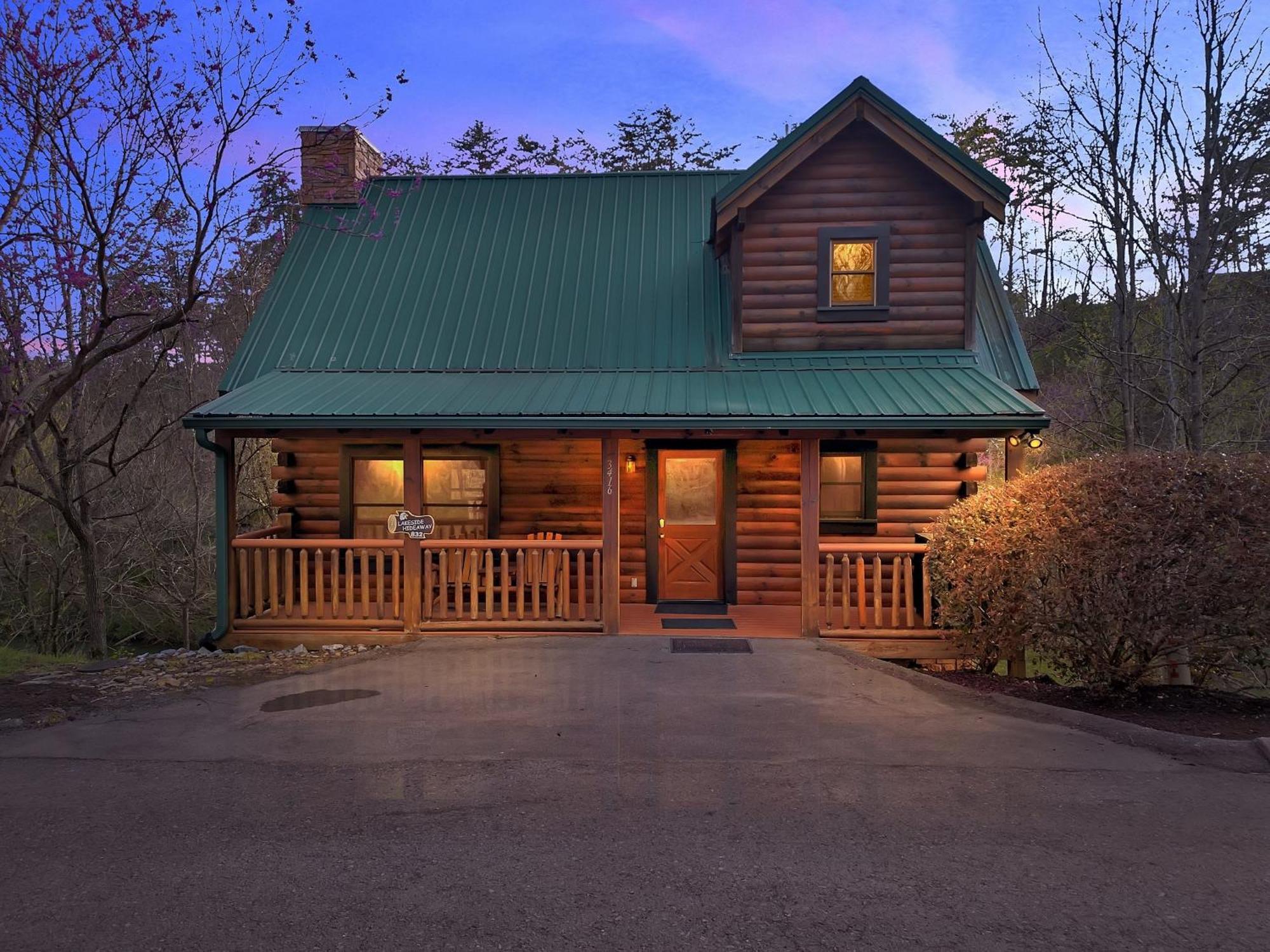 Ern832 - Lakeside Hideaway - Great Location! Close To The Action! *
