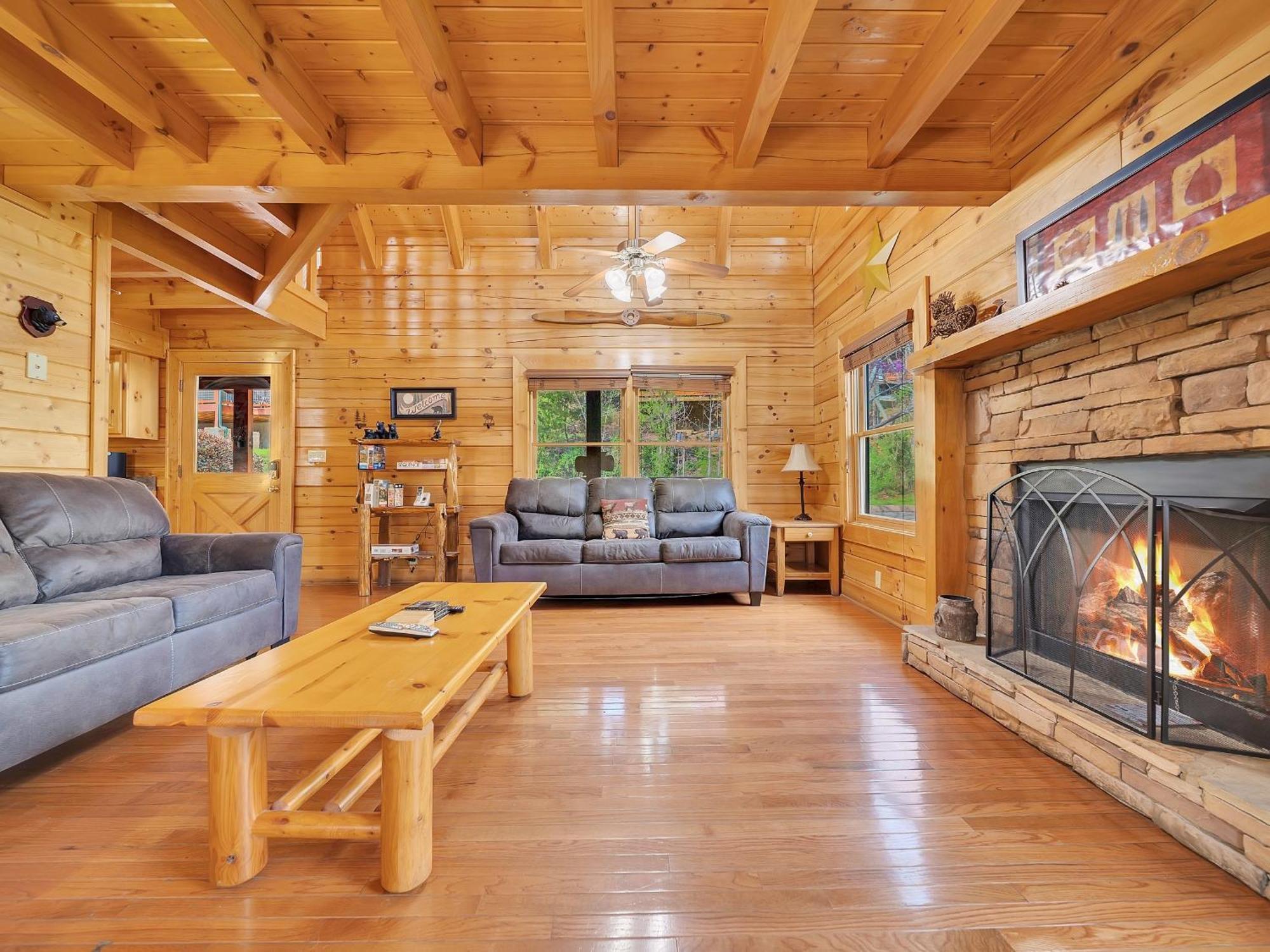 Ern832 - Lakeside Hideaway - Great Location! Close To The Action!