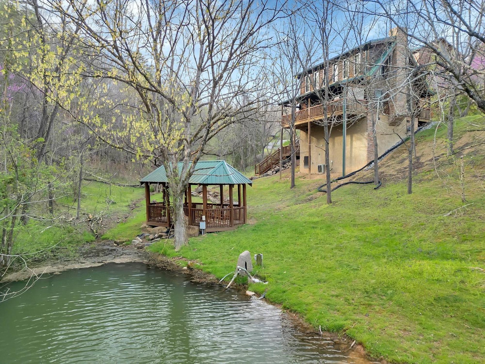 Holiday home Ern832 - Lakeside Hideaway - Great Location! Close To The Action!