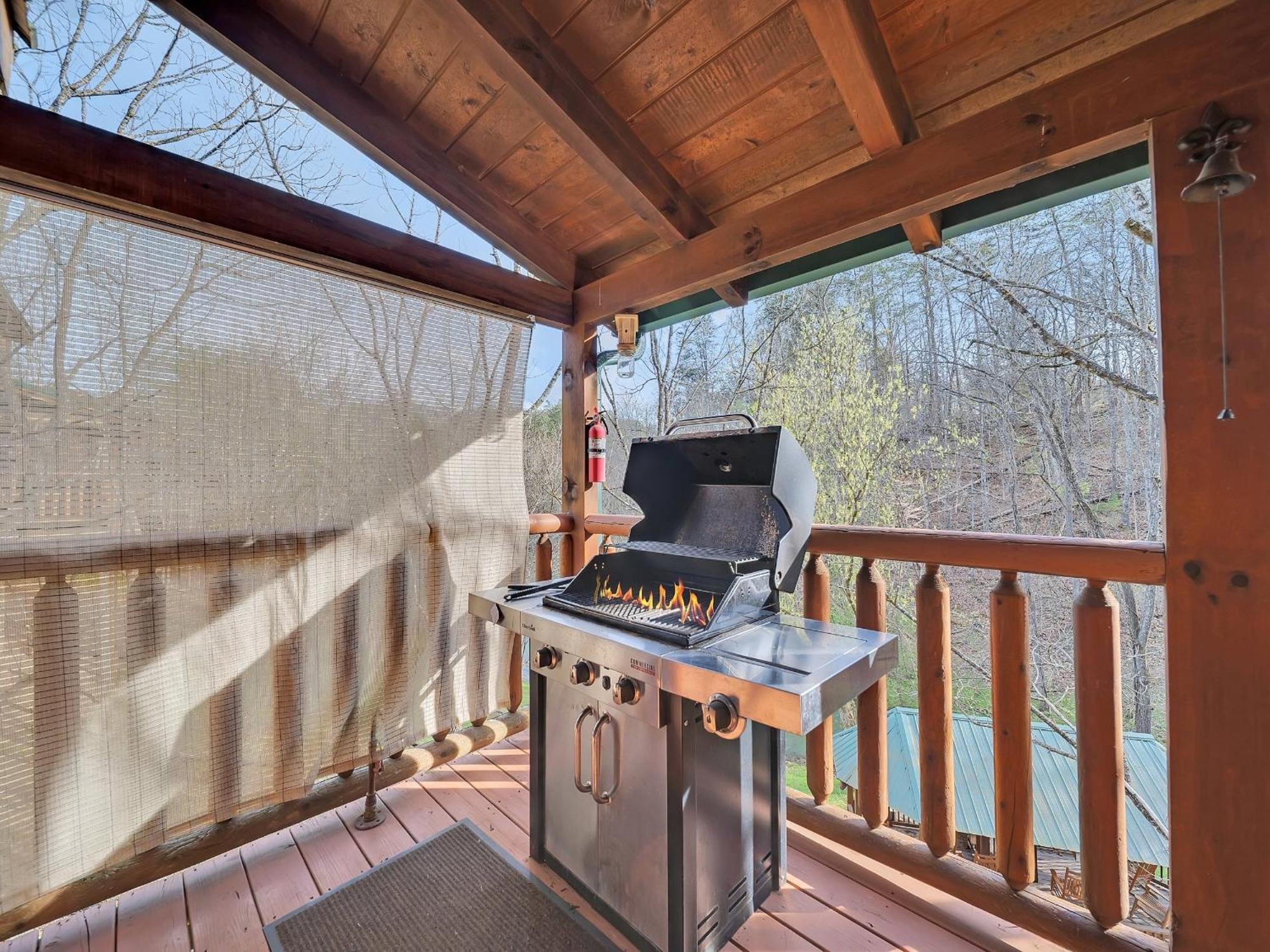 Ern832 - Lakeside Hideaway - Great Location! Close To The Action! *