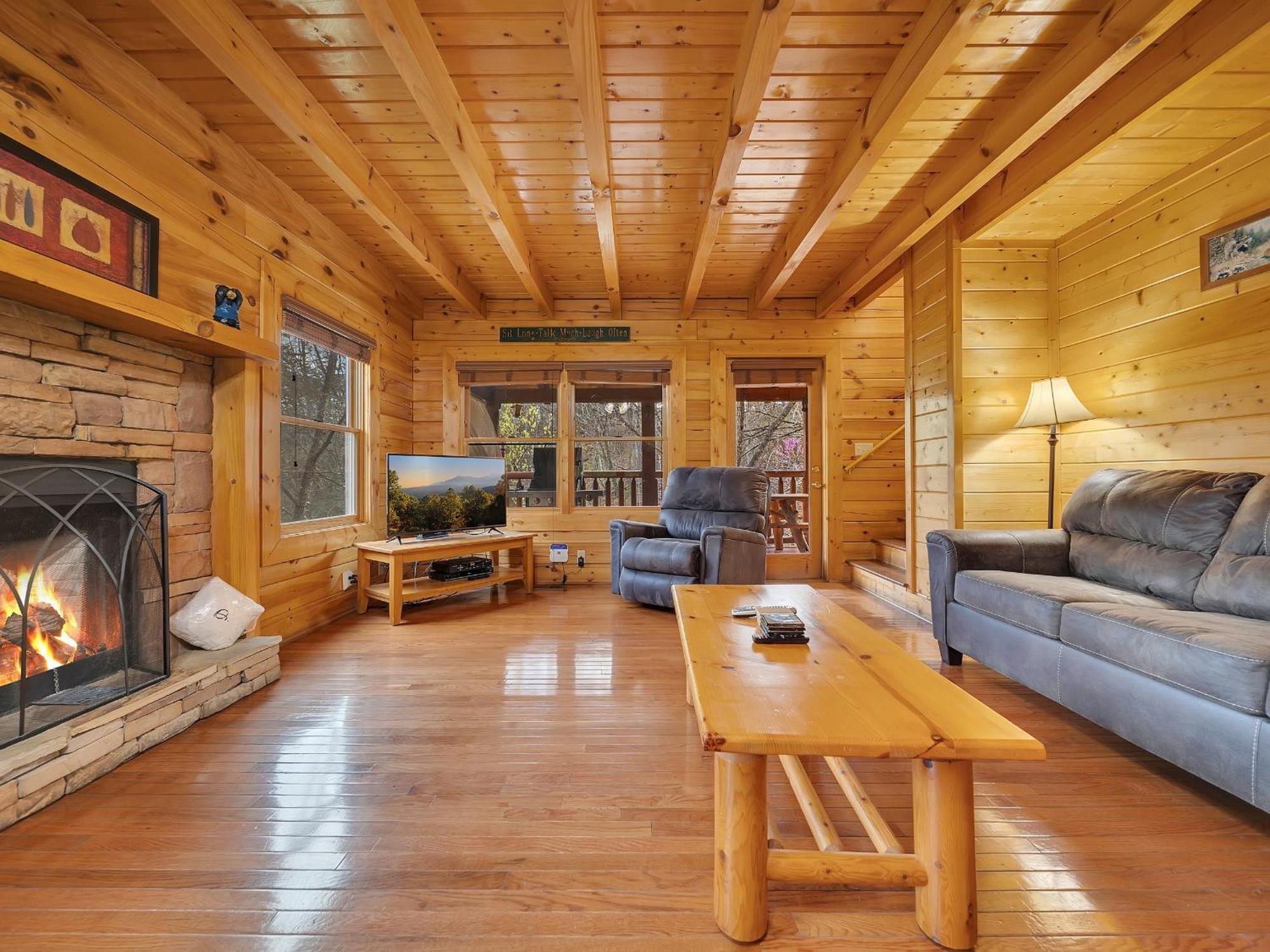 Ern832 - Lakeside Hideaway - Great Location! Close To The Action! *