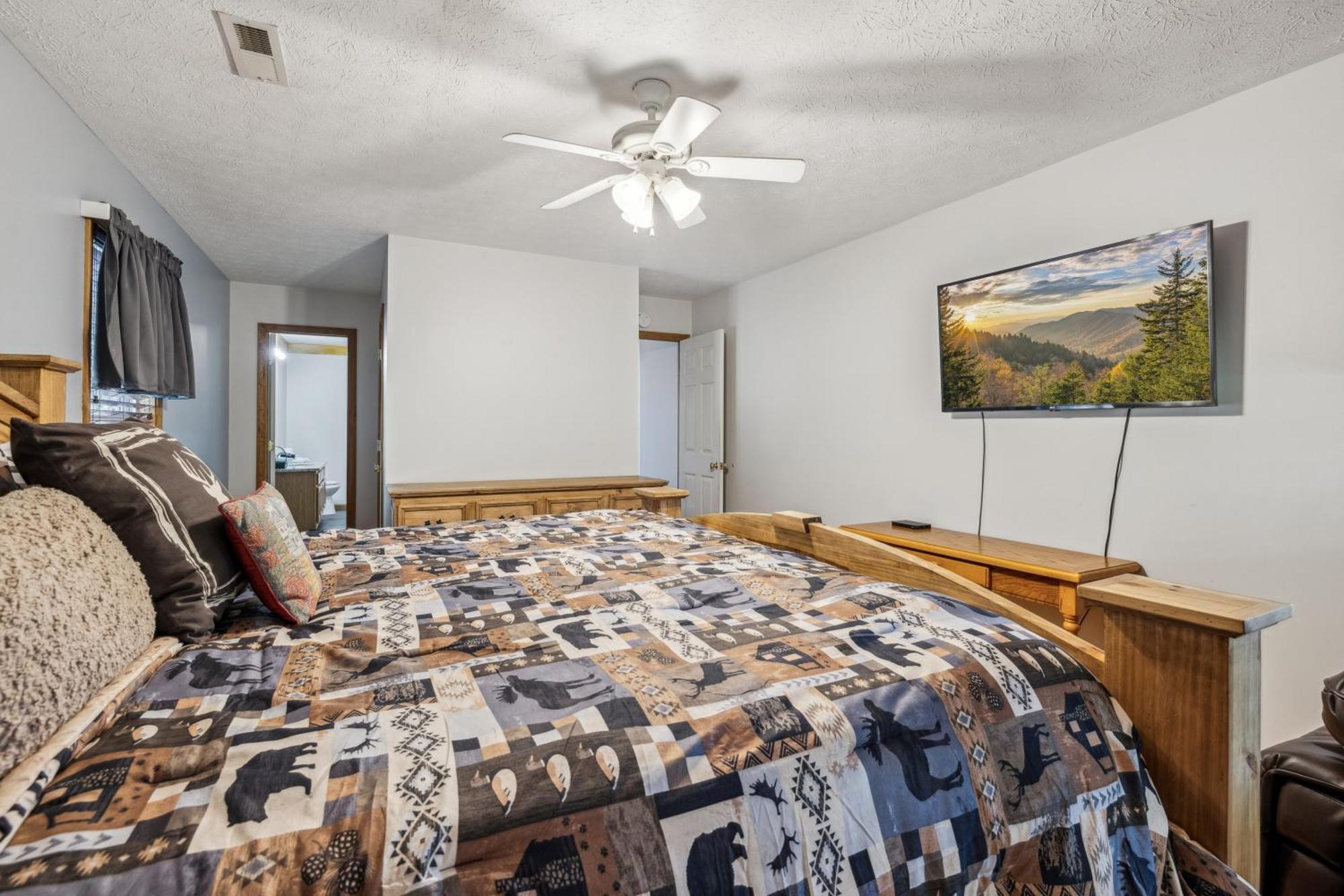 Lucky Charm Is An Inviting 3 Bedroom Retreat Nestled In The Woods Minutes From The Pkwy! Pigeon Forge