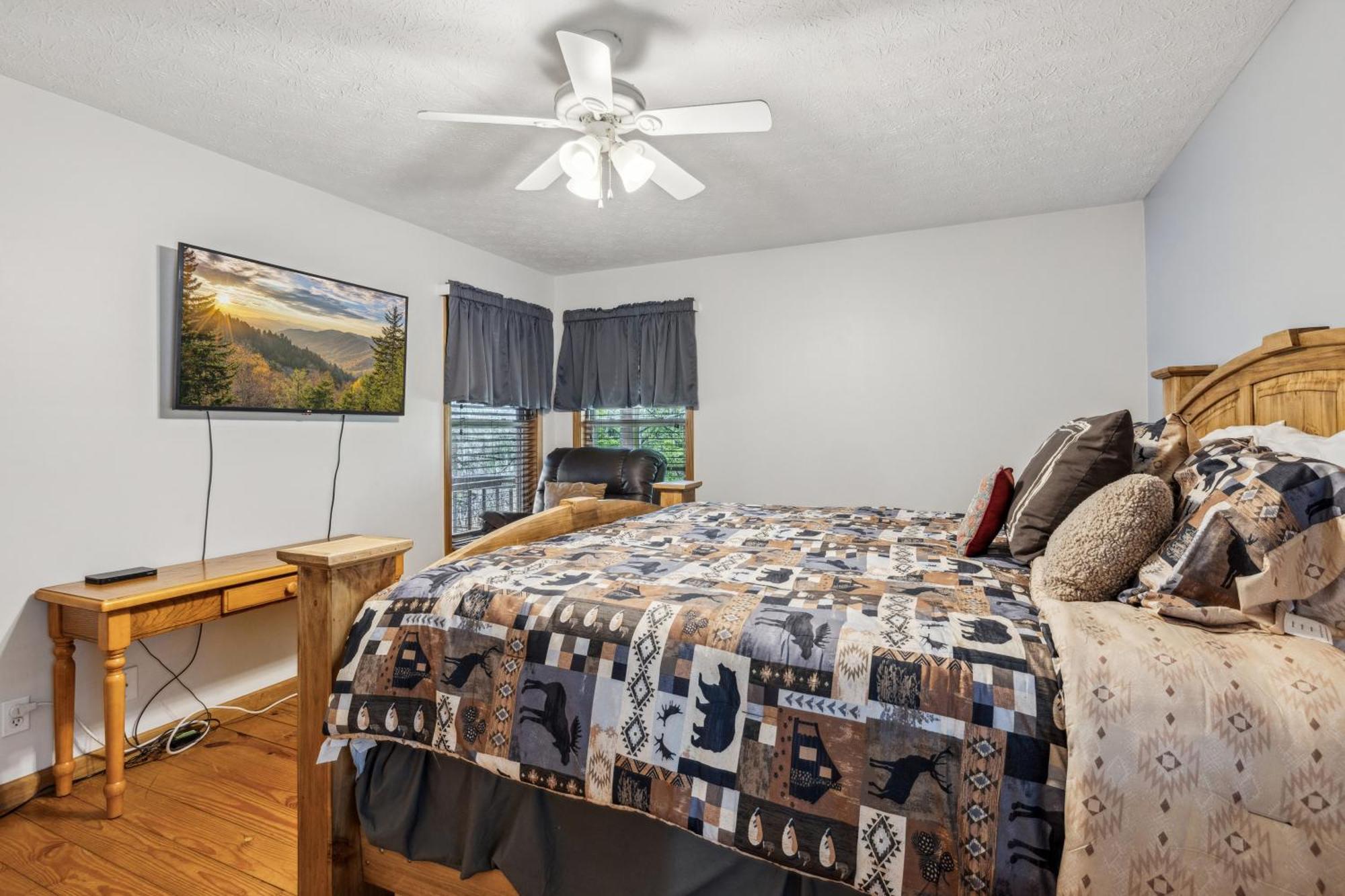 Lucky Charm Is An Inviting 3 Bedroom Retreat Nestled In The Woods Minutes From The Pkwy! * Pigeon Forge