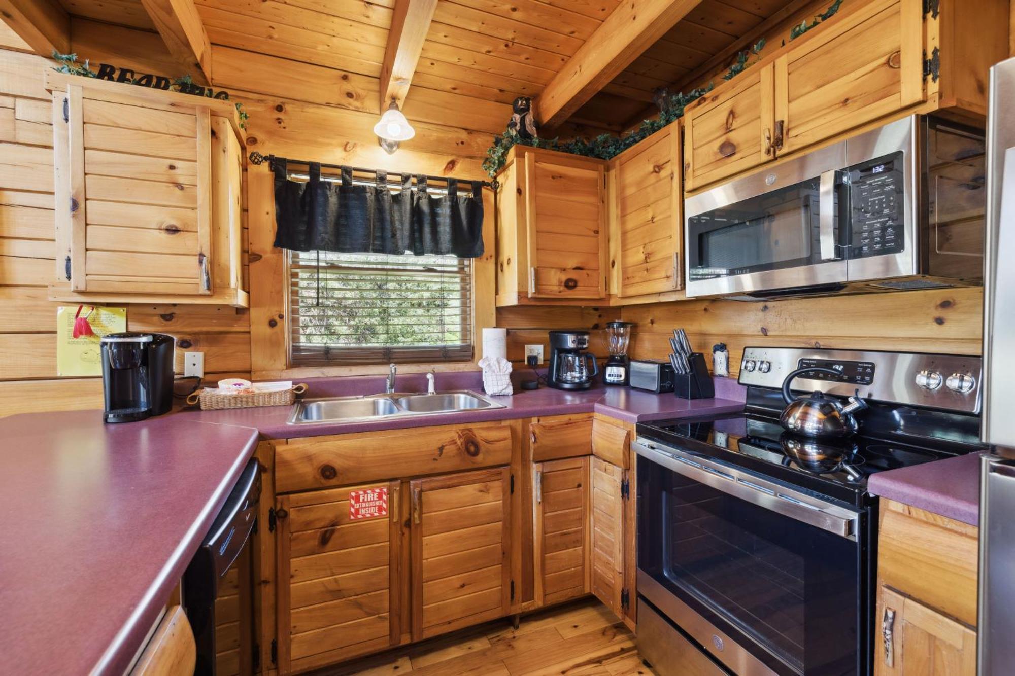 Are We Bear Yet Rustic 1br With Hot Tub Pools & Fireplace1 Mile From Parkway * Pigeon Forge