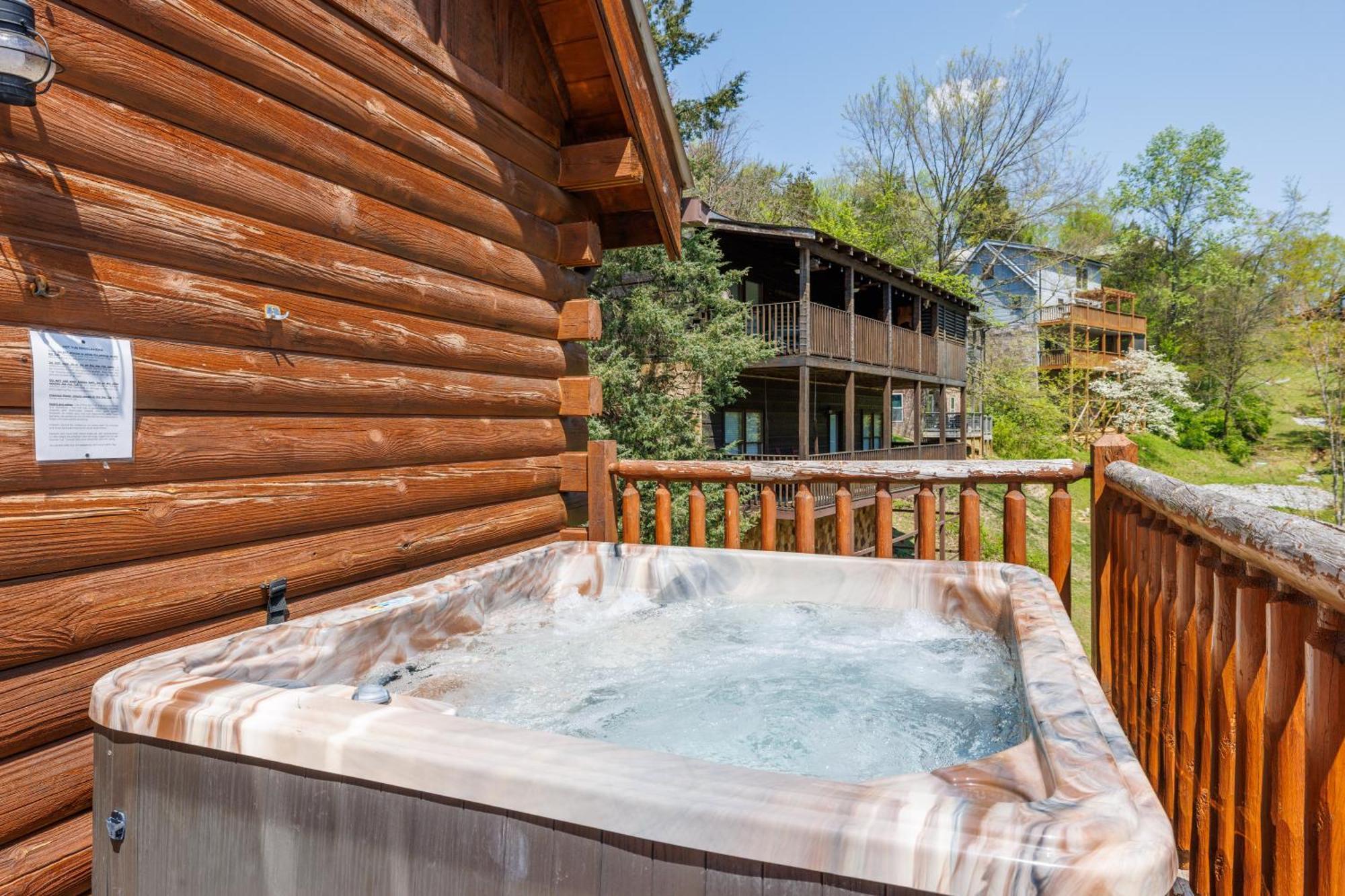 Are We Bear Yet Rustic 1br With Hot Tub Pools & Fireplace1 Mile From Parkway