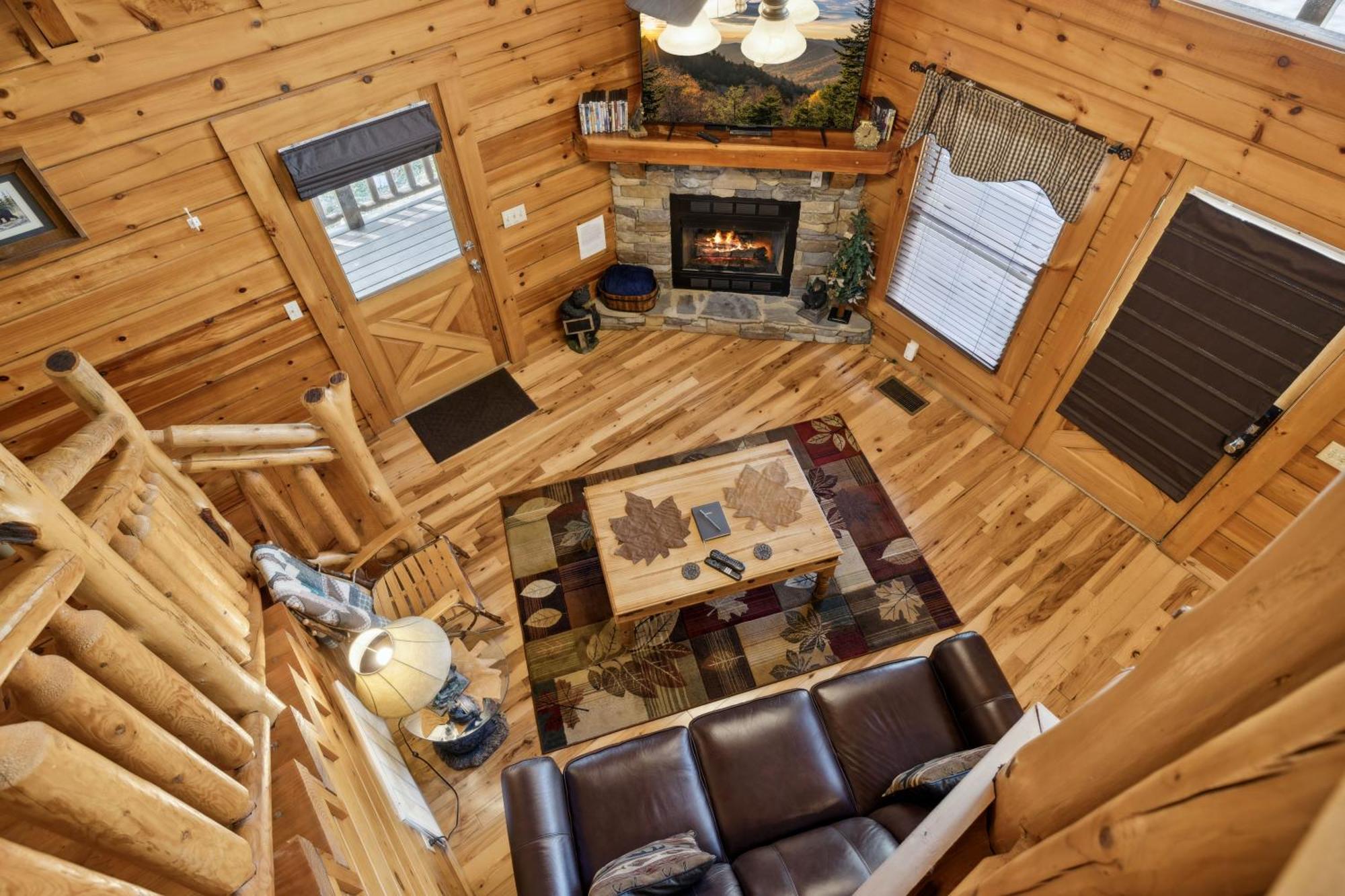 Are We Bear Yet Rustic 1br With Hot Tub Pools & Fireplace1 Mile From Parkway Holiday home