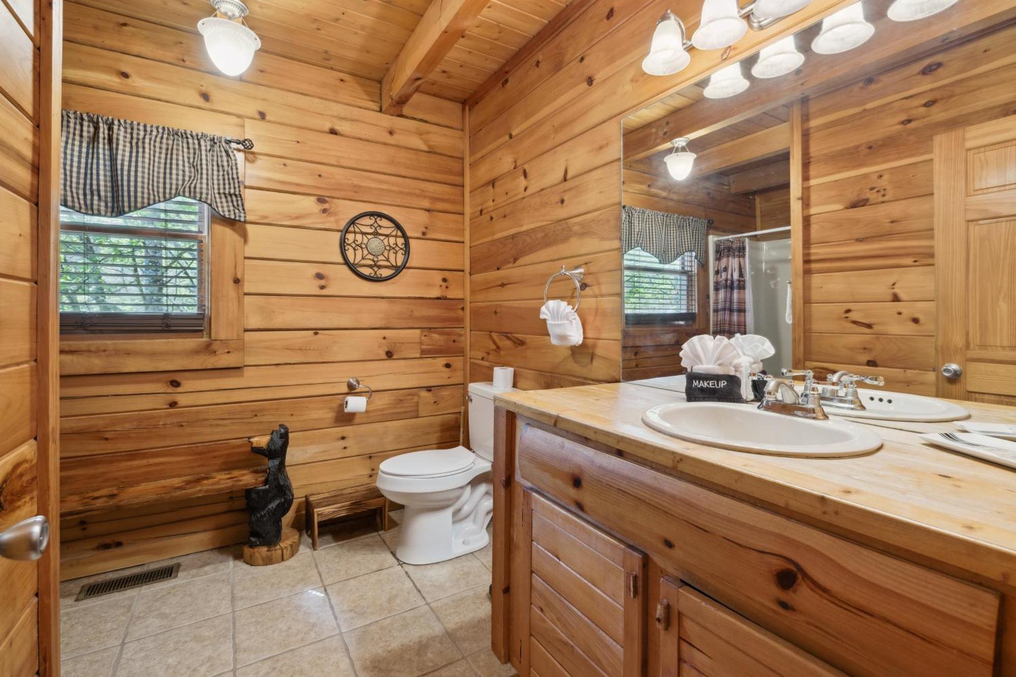 Are We Bear Yet Rustic 1br With Hot Tub Pools & Fireplace1 Mile From Parkway *