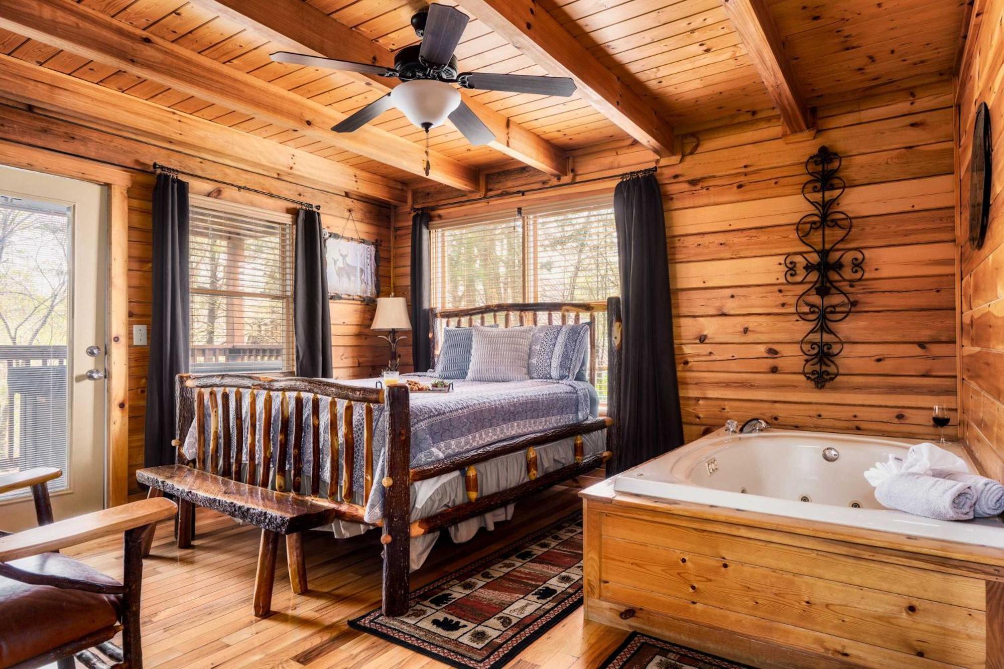 Quaint & Cozy - Great Location - Hot Tub - Bbq Holiday home