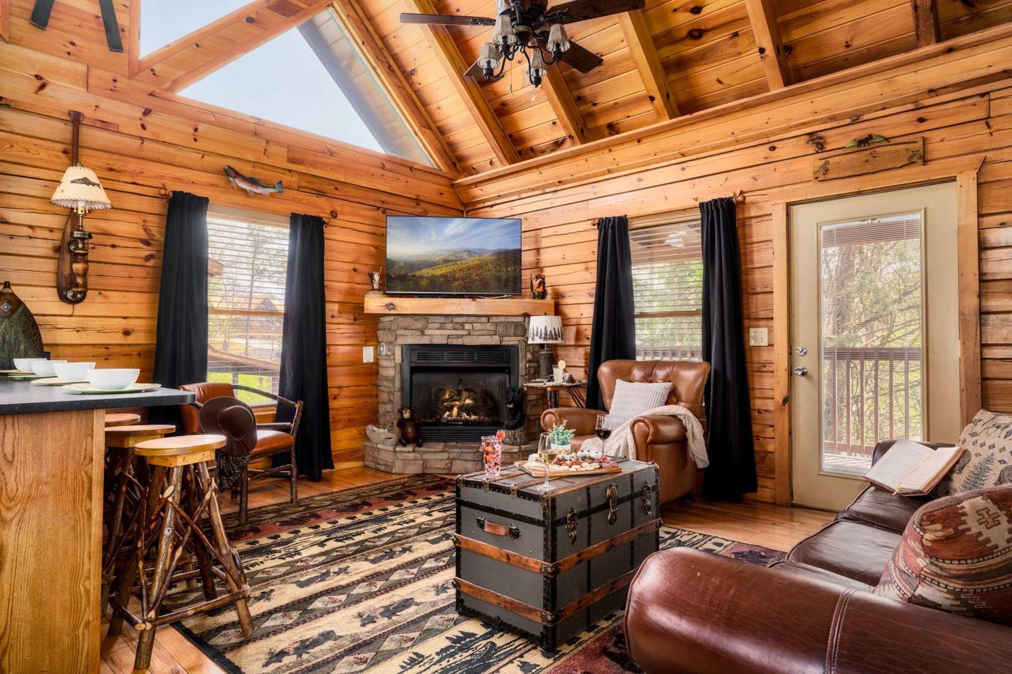 Quaint & Cozy - Great Location - Hot Tub - Bbq