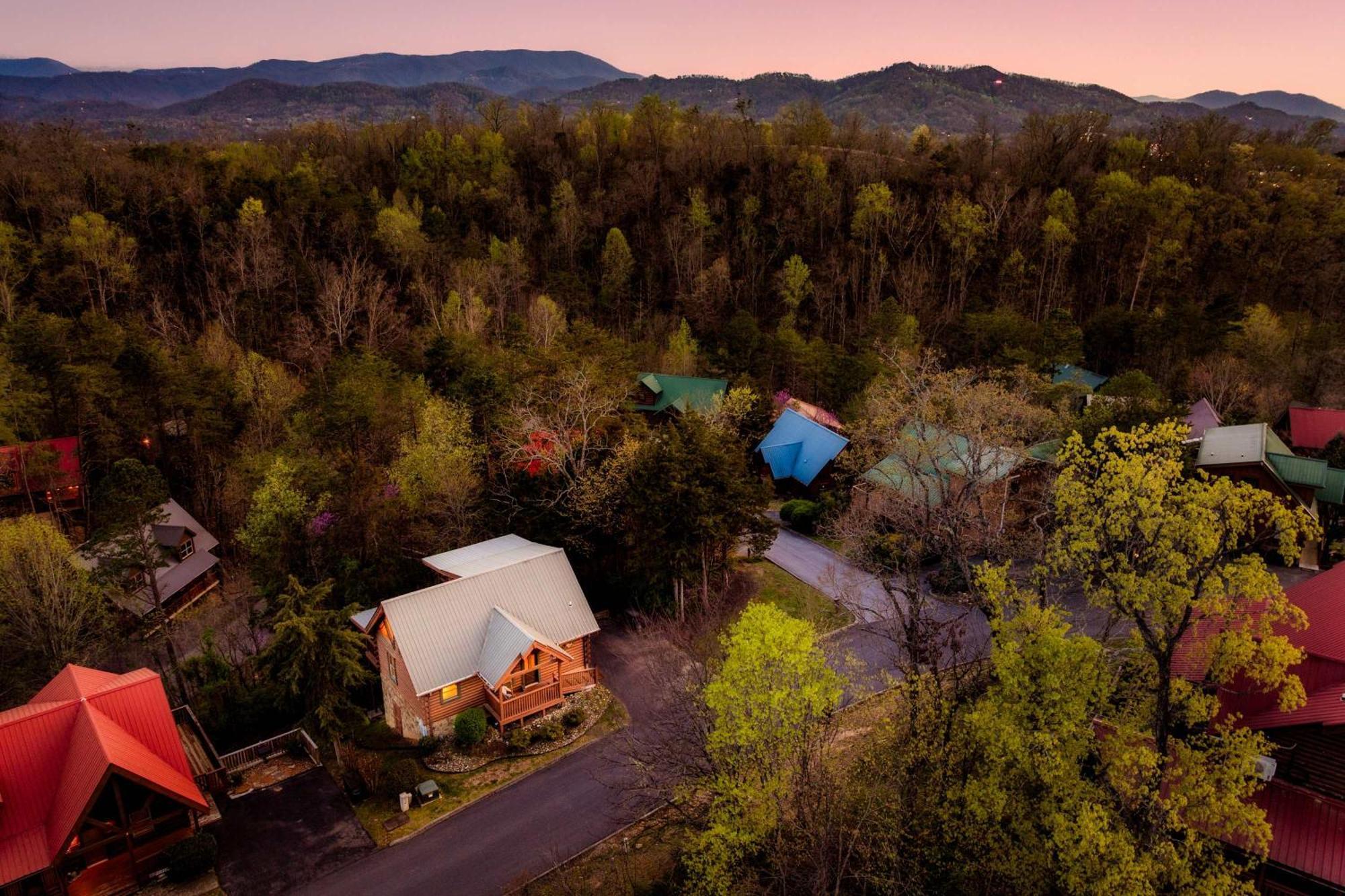 Quaint & Cozy - Great Location - Hot Tub - Bbq * Pigeon Forge