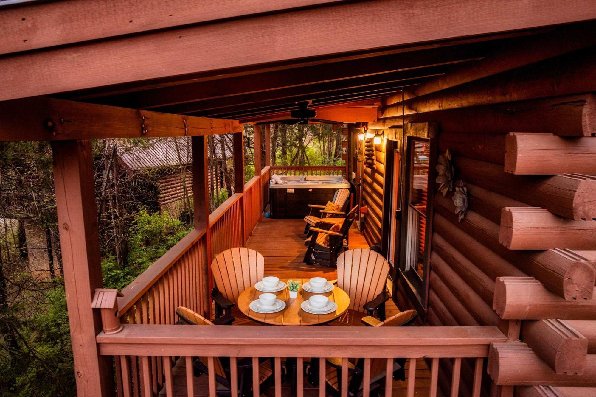 Quaint & Cozy - Great Location - Hot Tub - Bbq Holiday home Pigeon Forge