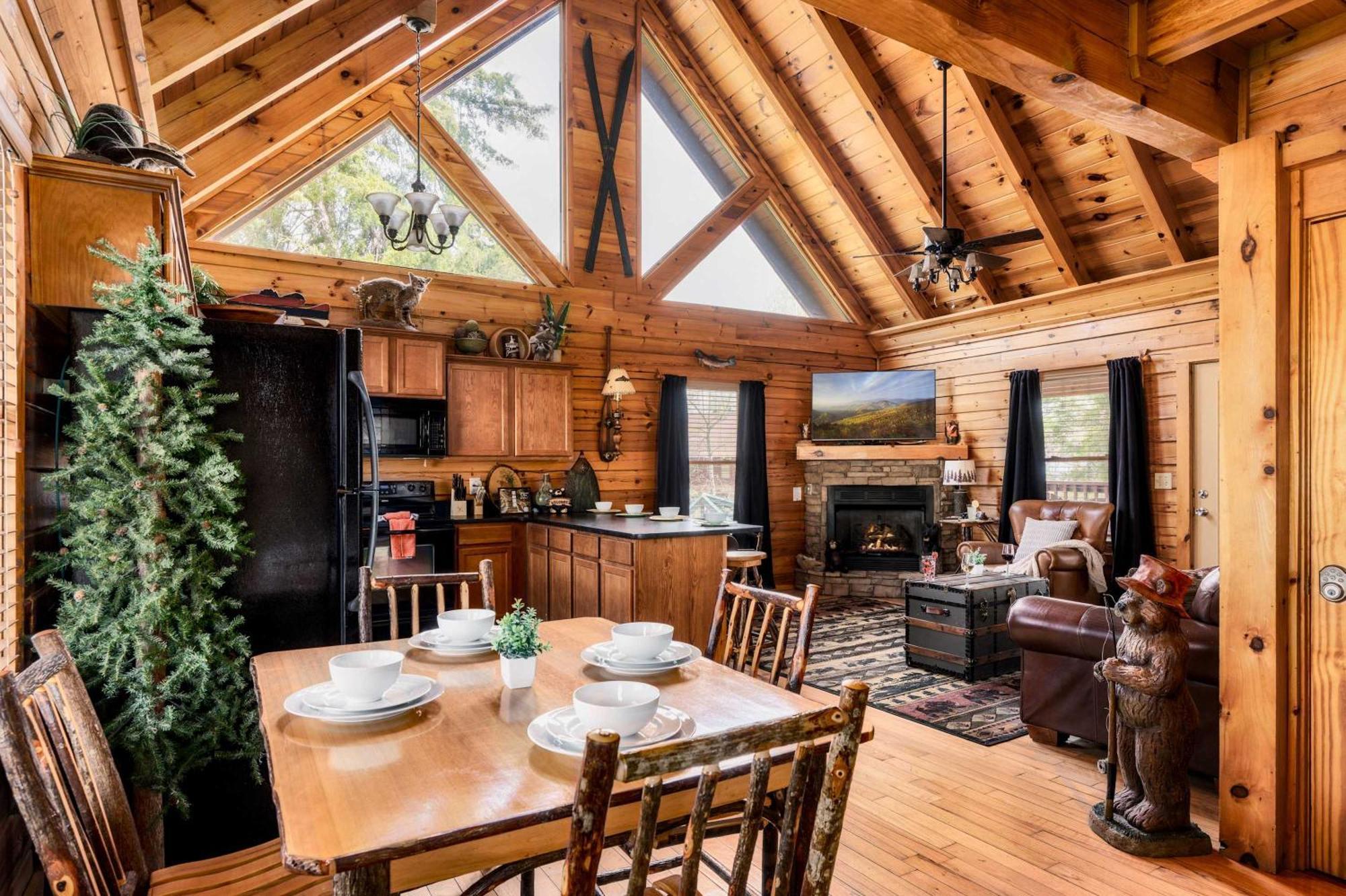 Quaint & Cozy - Great Location - Hot Tub - Bbq Holiday home Pigeon Forge