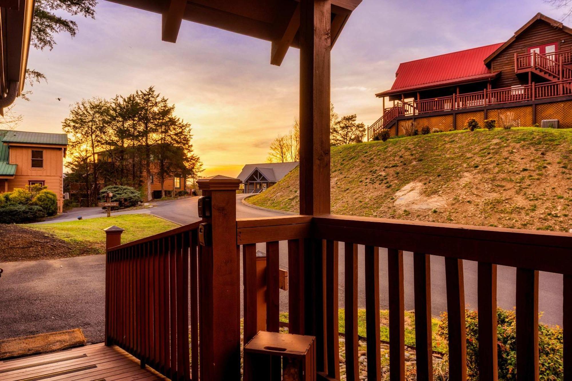 Quaint & Cozy - Great Location - Hot Tub - Bbq Holiday home Pigeon Forge