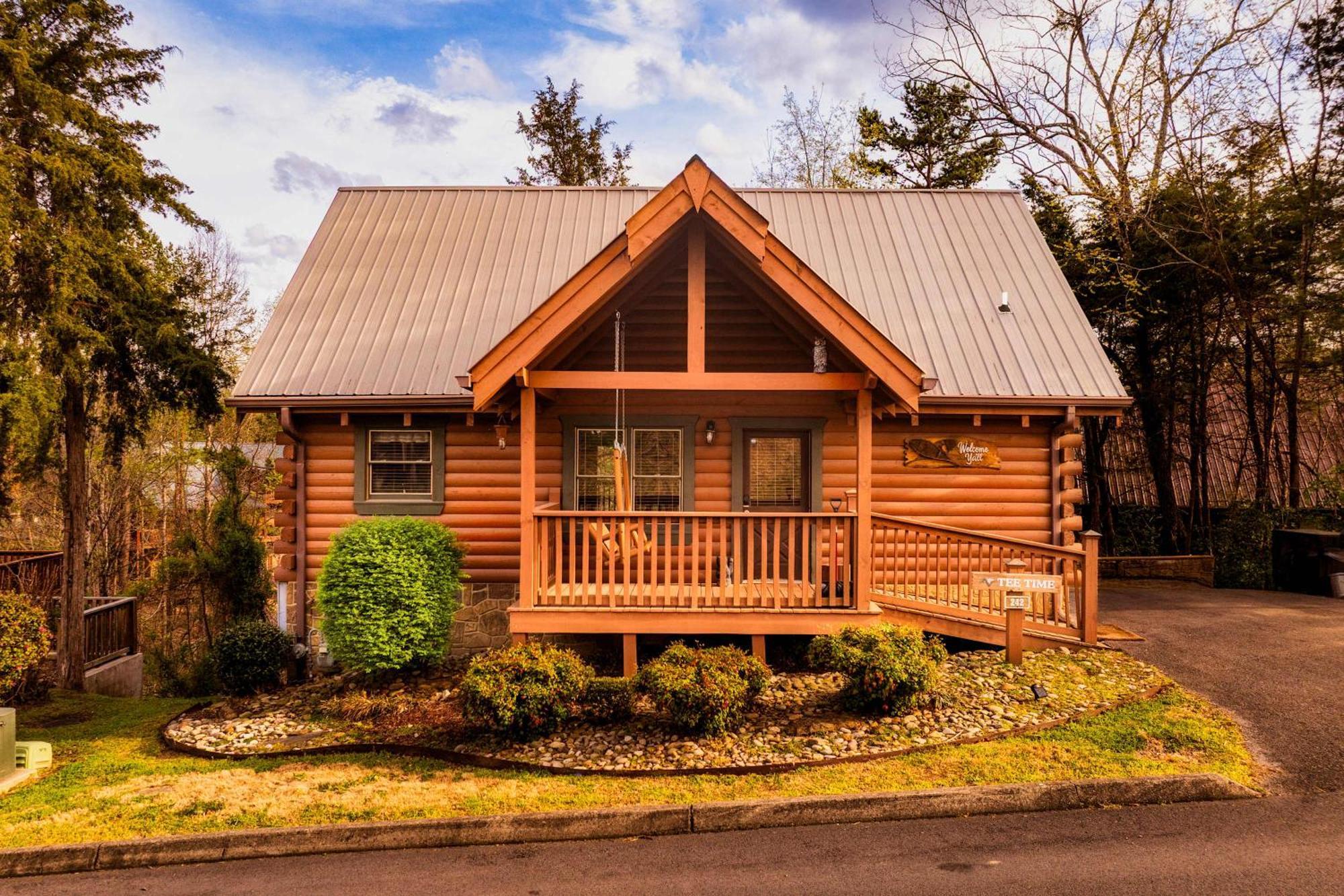 Quaint & Cozy - Great Location - Hot Tub - Bbq
