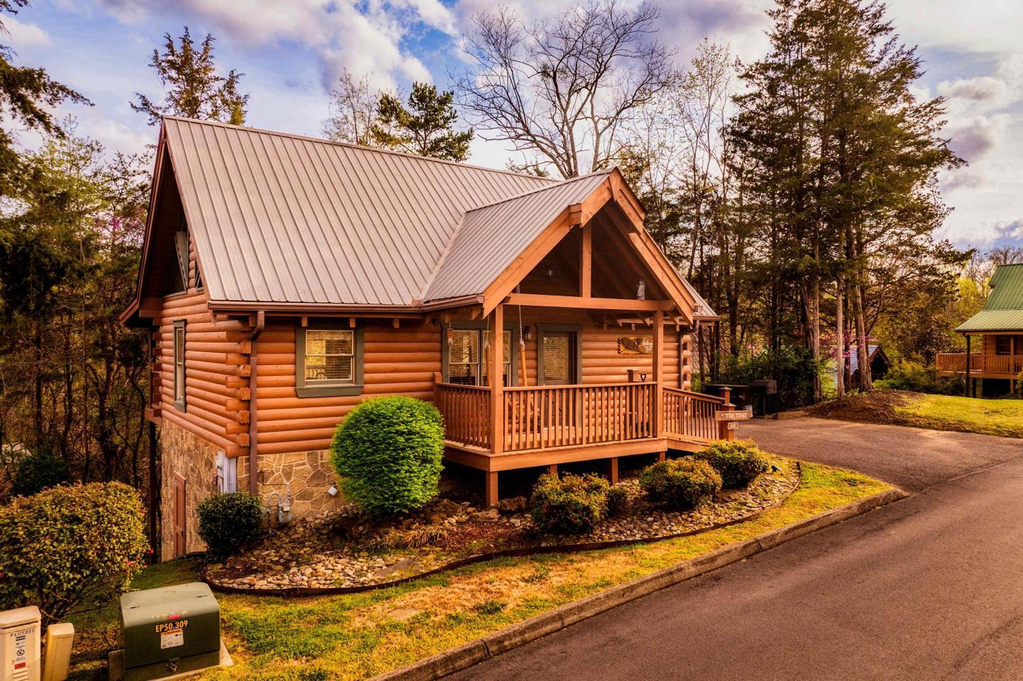 Quaint & Cozy - Great Location - Hot Tub - Bbq *