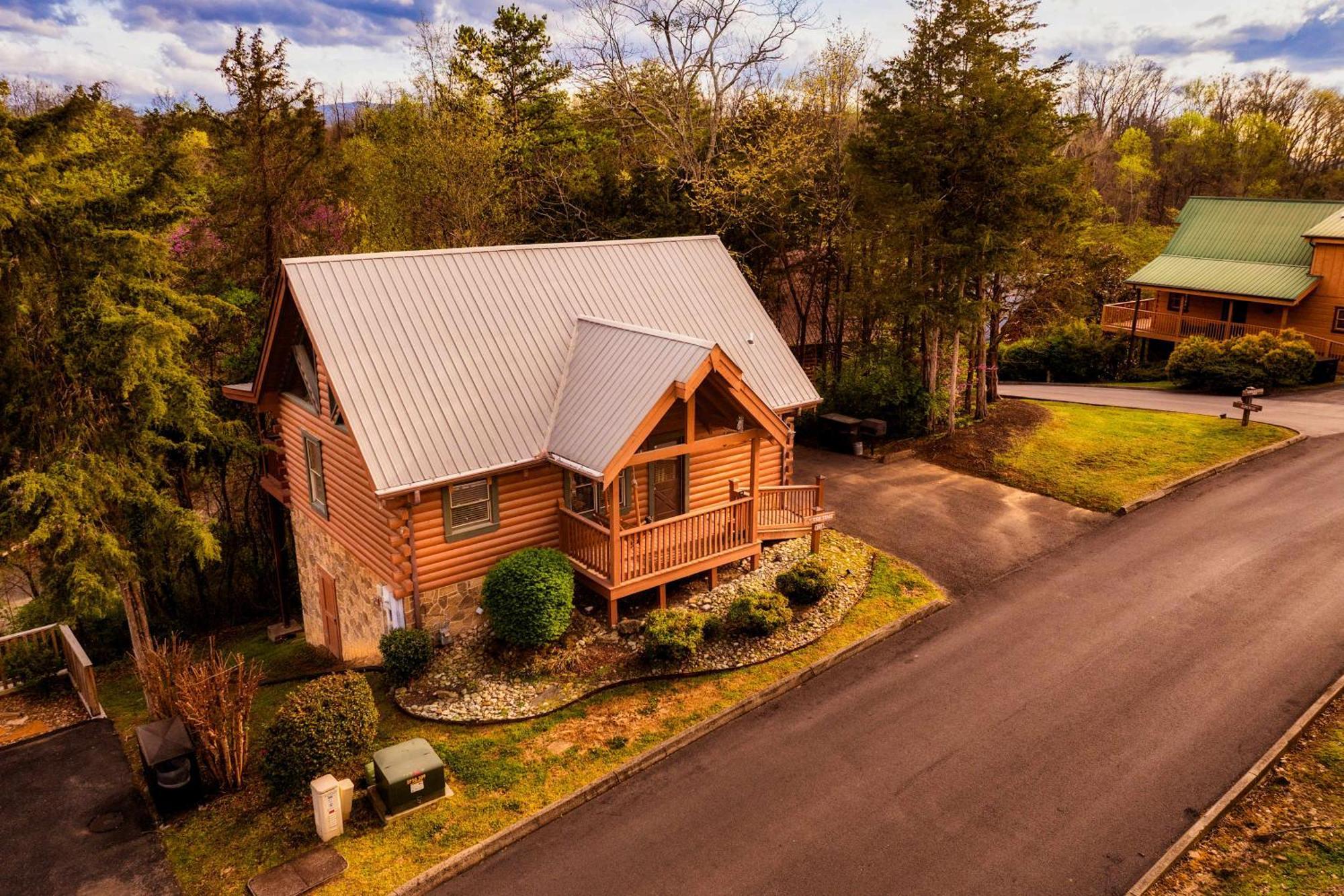 Quaint & Cozy - Great Location - Hot Tub - Bbq Pigeon Forge