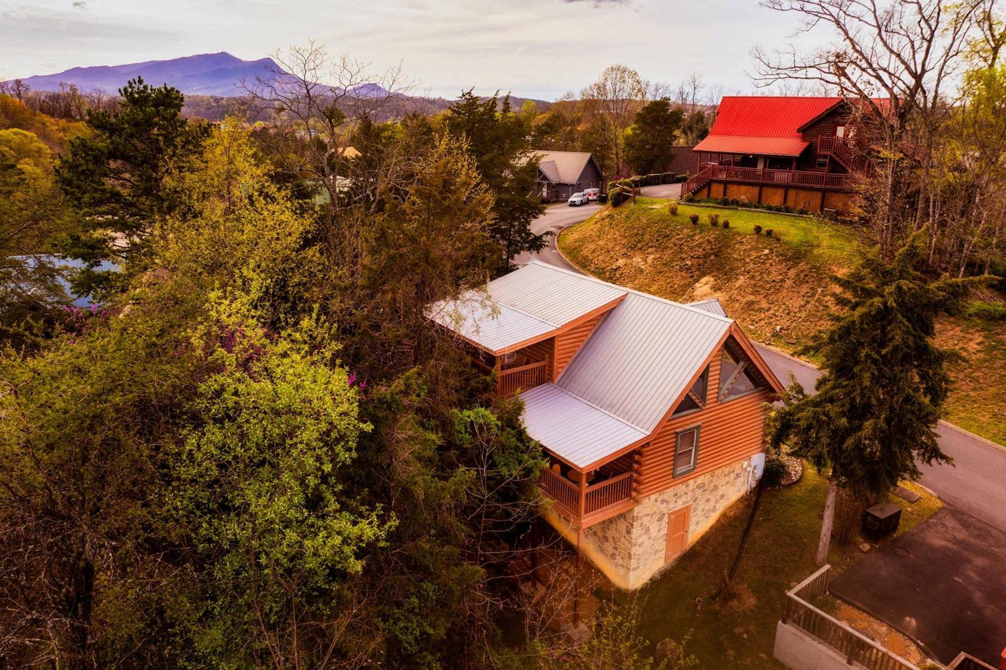 Quaint & Cozy - Great Location - Hot Tub - Bbq Holiday home