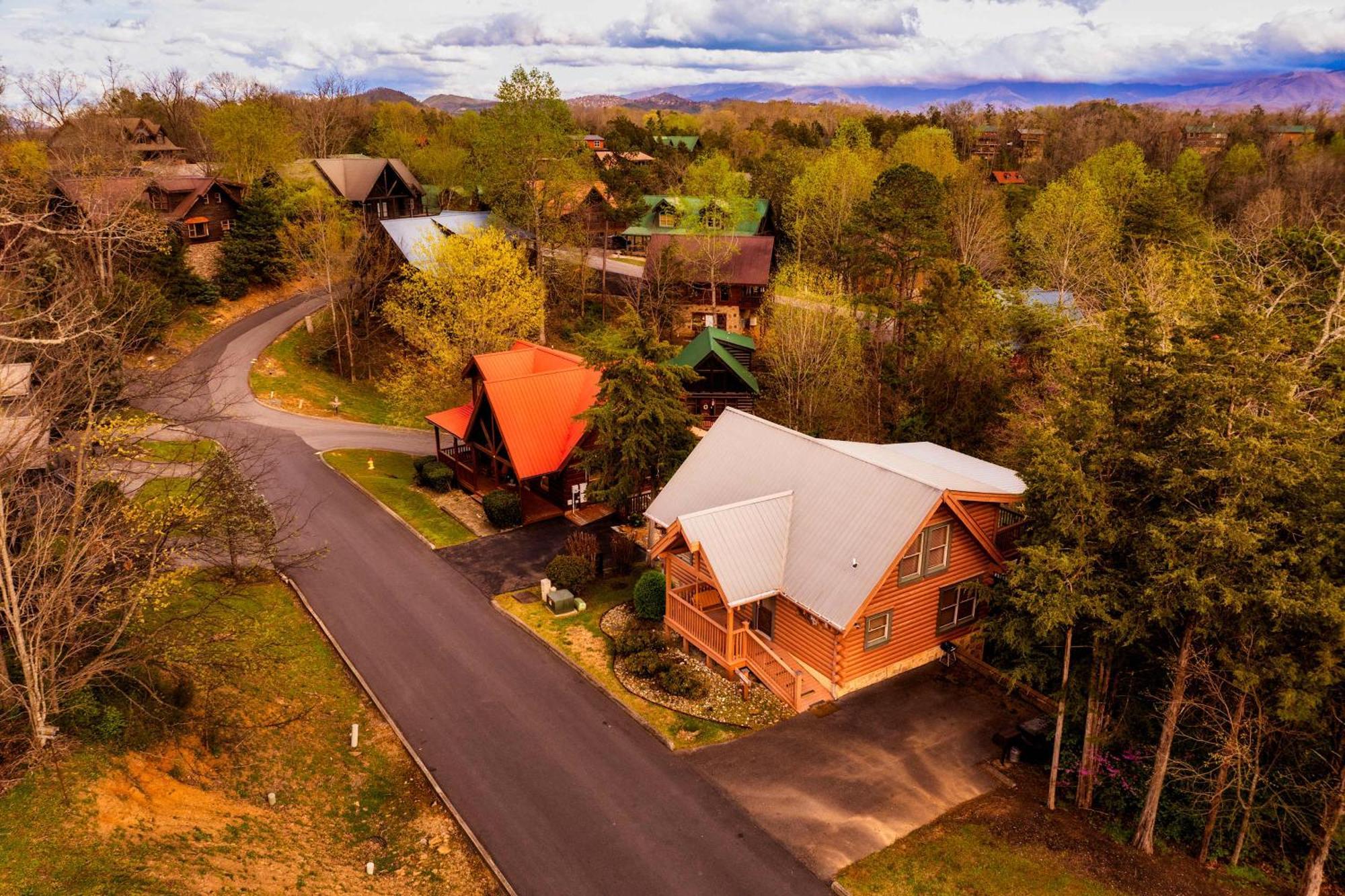 Quaint & Cozy - Great Location - Hot Tub - Bbq Holiday home Pigeon Forge