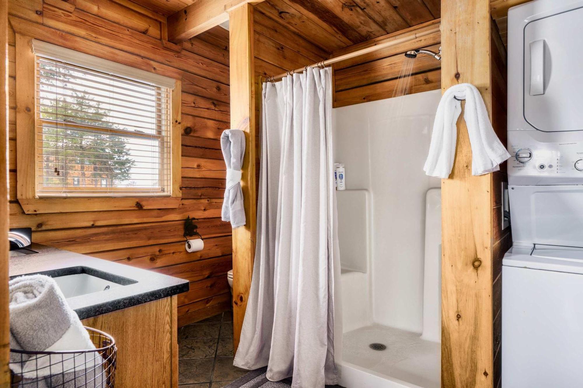 Holiday home Quaint & Cozy - Great Location - Hot Tub - Bbq