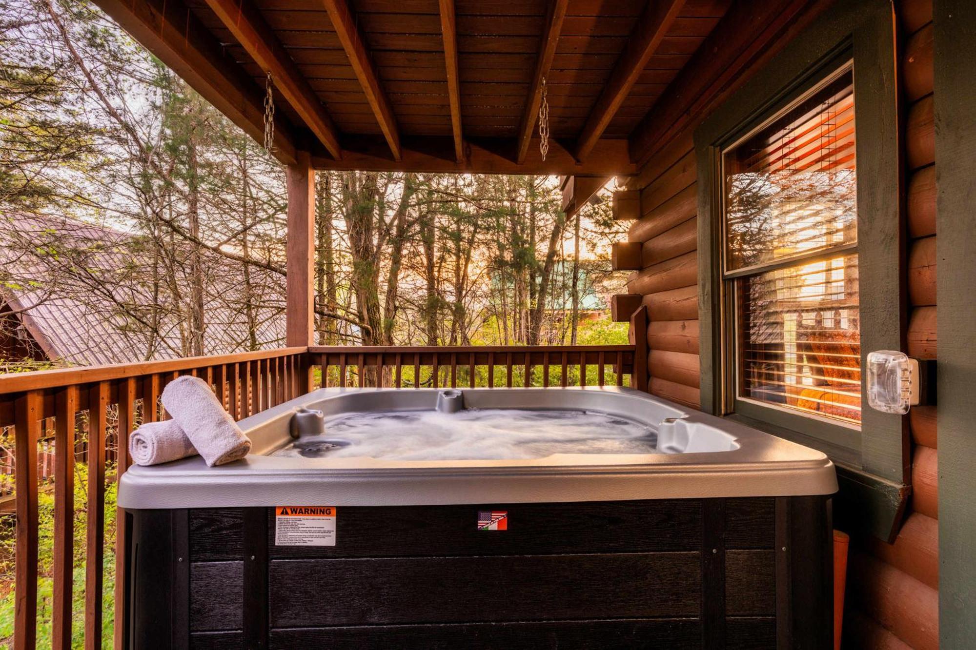Quaint & Cozy - Great Location - Hot Tub - Bbq Pigeon Forge