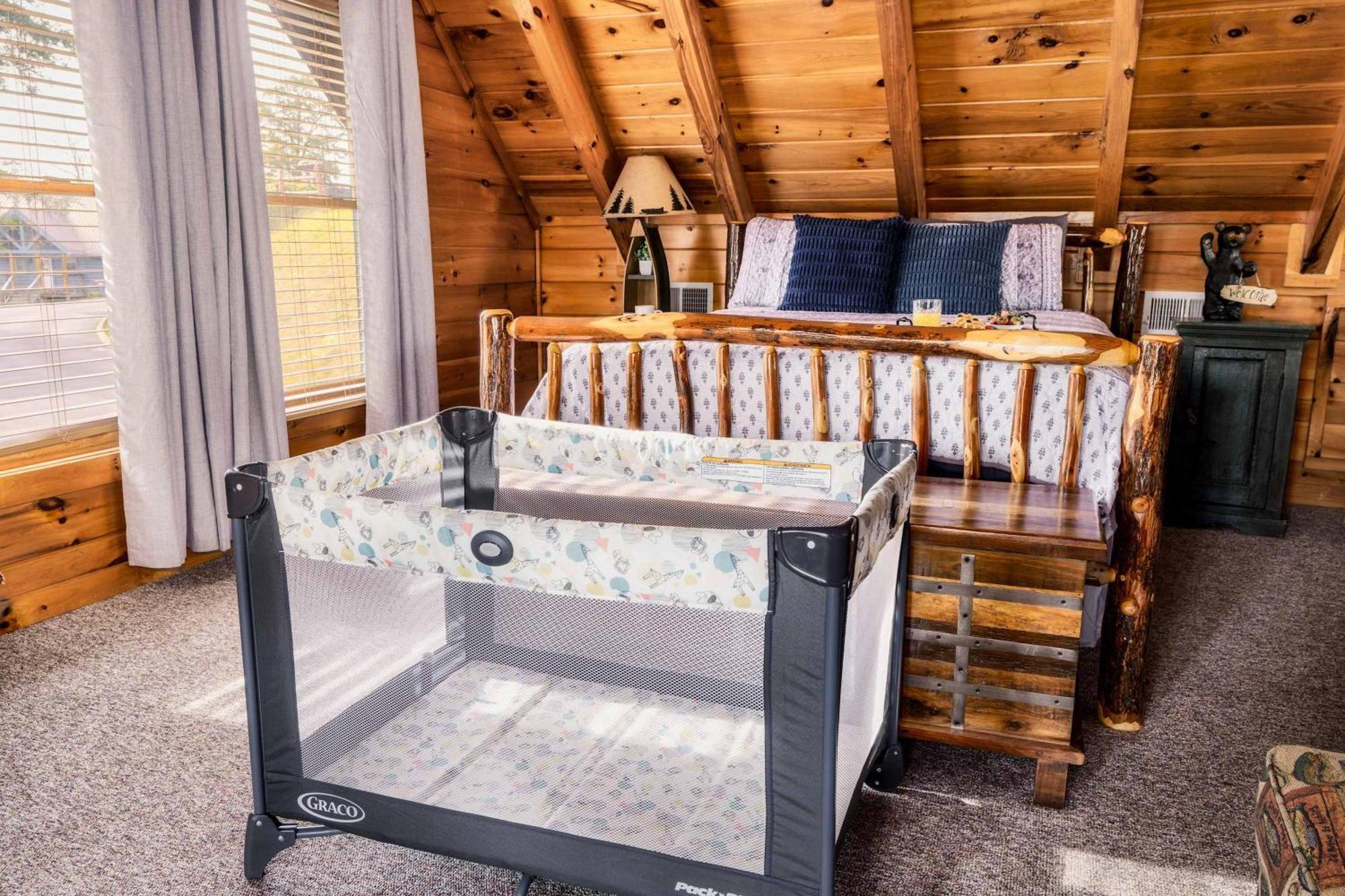Quaint & Cozy - Great Location - Hot Tub - Bbq *