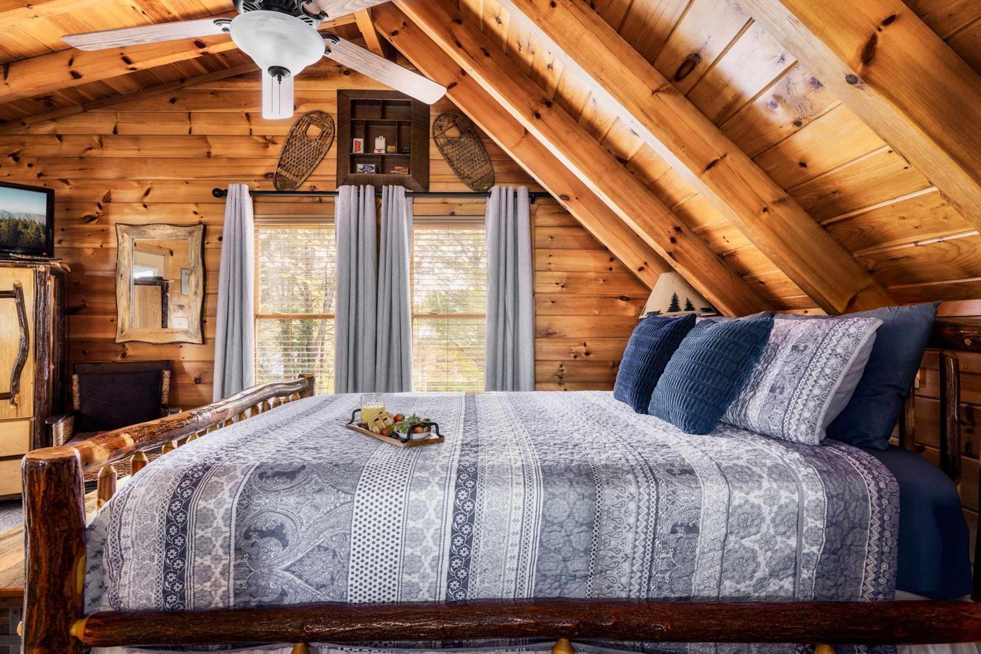 Quaint & Cozy - Great Location - Hot Tub - Bbq Pigeon Forge