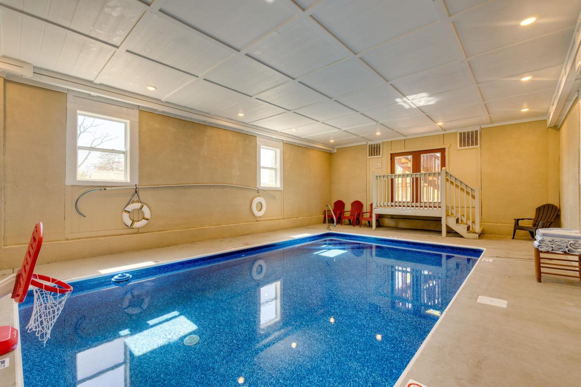 Sleeps 28 - Luxe Smokies Game Hot Tub Views Near Attractions Holiday home